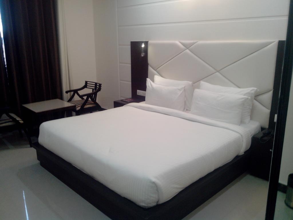 Hotel Crimson Palace Agra  Quarto foto