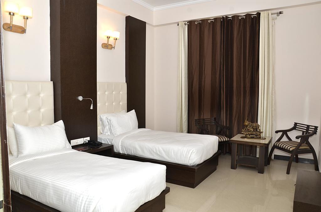Hotel Crimson Palace Agra  Quarto foto