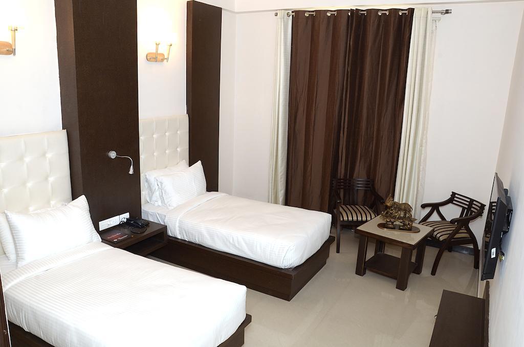 Hotel Crimson Palace Agra  Quarto foto